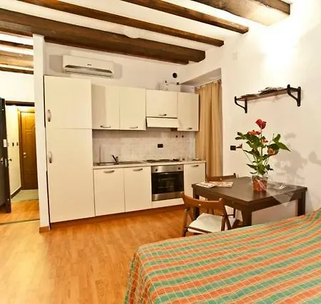 Monolocale Centro Storico Apartment *
